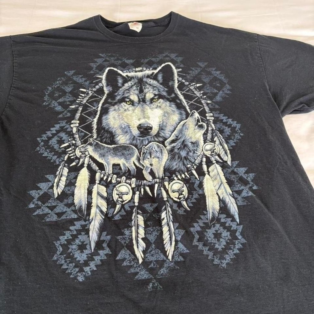 Wolves and Native American Necklace animal graphic tee - Picture 2 of 5
